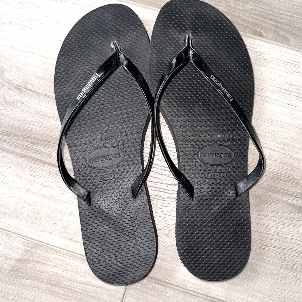 Black Havvianna Metallic Size 35-36 or Women’s size 5/6